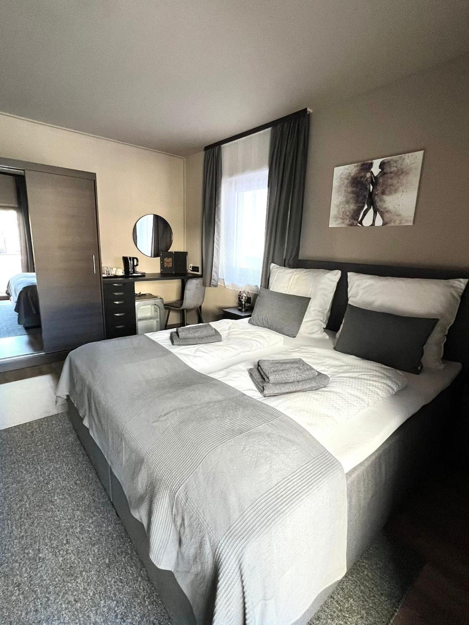 The Steakhouse - Guest Rooms سانكت يوهان ايم بونغ المظهر الخارجي الصورة