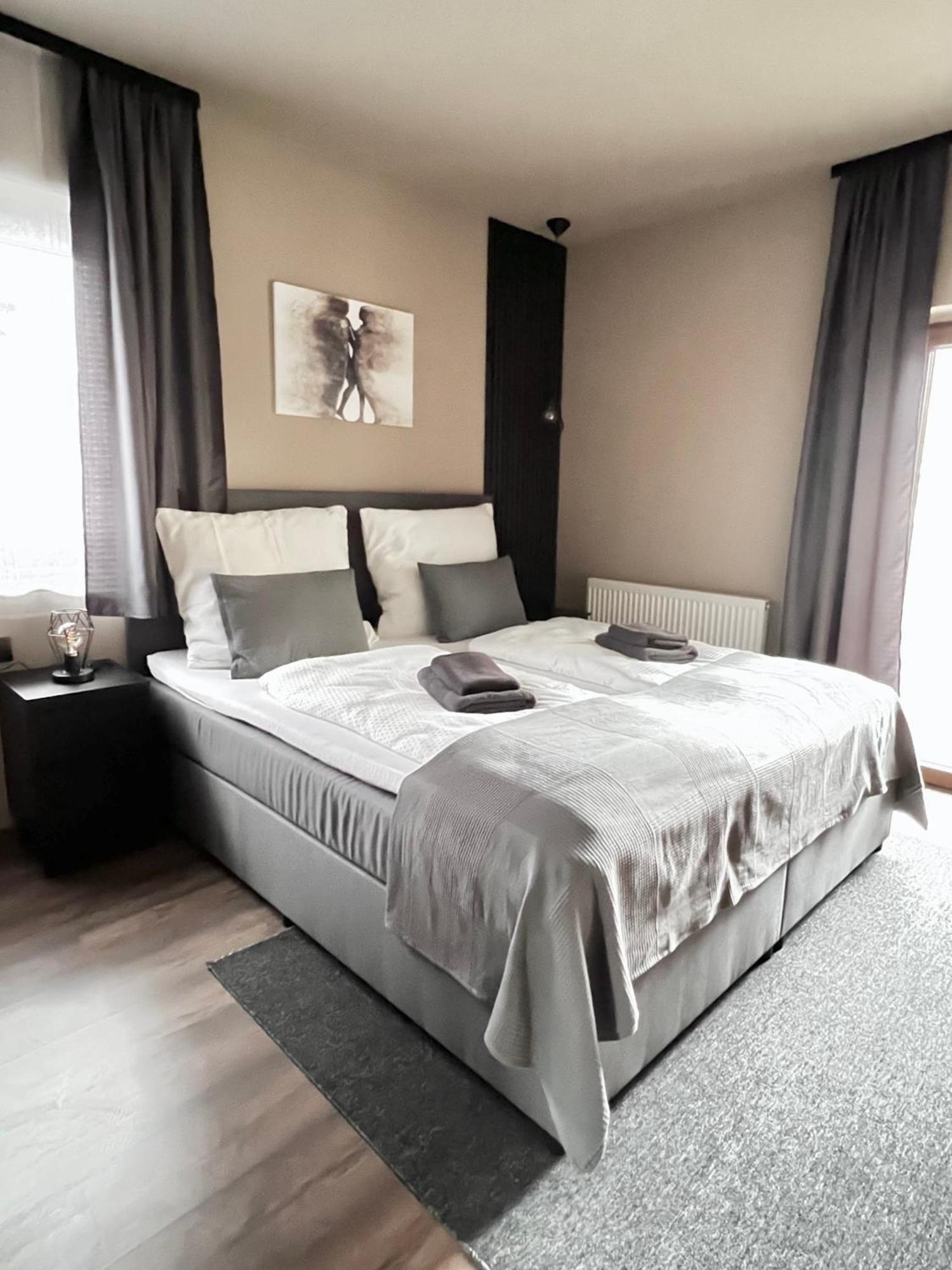 The Steakhouse - Guest Rooms سانكت يوهان ايم بونغ المظهر الخارجي الصورة